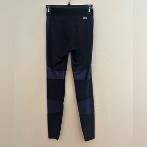 ALALA Leggings Seamless Tight Colorblock Black Midnight Blue
Womens Size XS